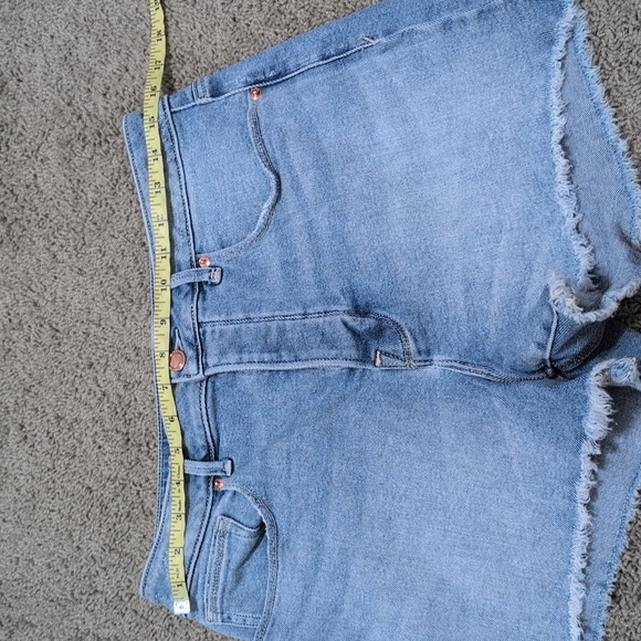 Good American Cutoff Jean Shorts Denim Lighter Wash High Waist Size 10/30 - Picture 9 of 12